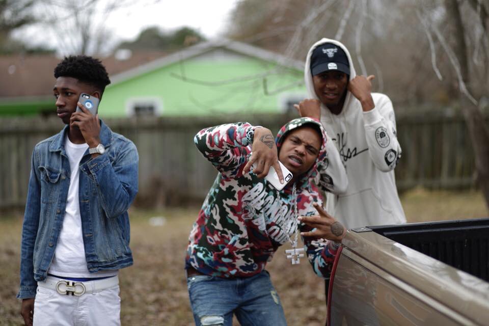 NLBAVEDO's tweet photo. Circle got smaller is that why them niggas envy me💰❤️🤷🏽♂️
#DoubleF #ForeverFlyy #RedBudBabyOutNow🔥 https://t.co/6f9TR3BMvl
