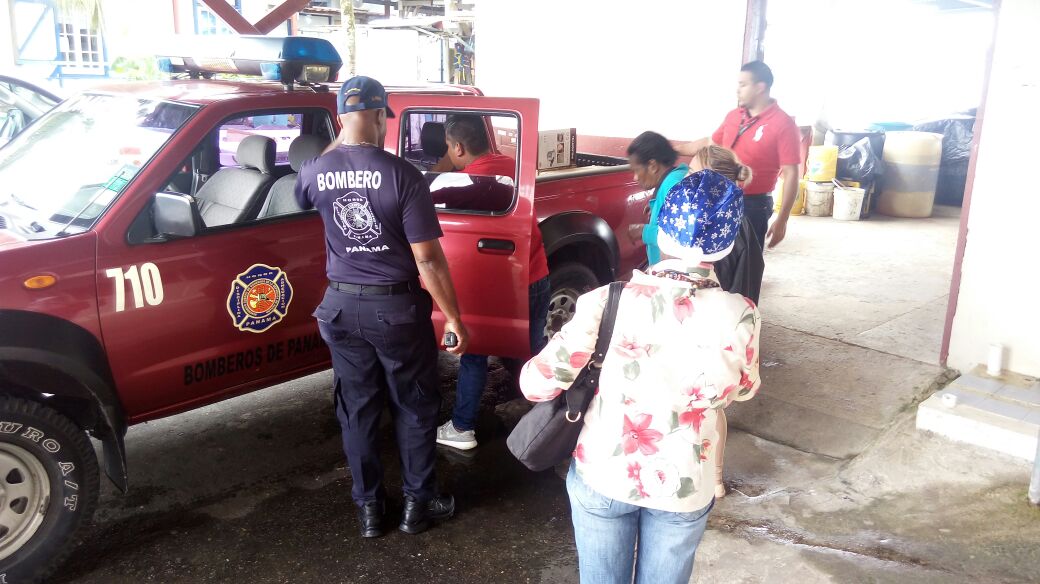 Nuestro personal en Isla Colón <a href="/Bomberosbocas/">Bomberos bocas</a> brinda apoyo al @MIDES_PANAMA en traslado de adultos mayores al hogar San Vicente de Paúl.