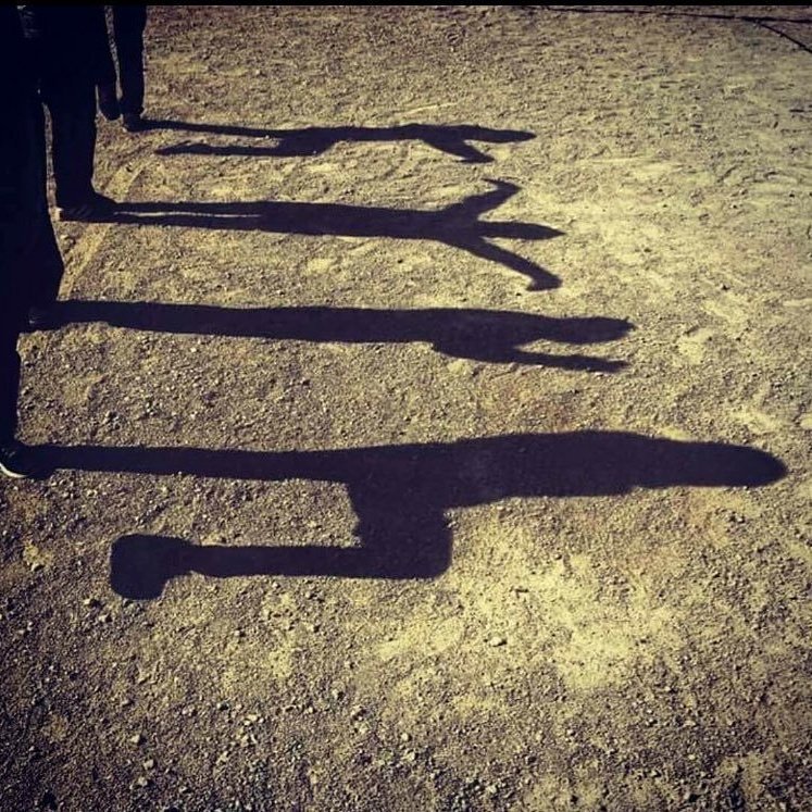 "Orduları açamaz
Gönlümdeki düğümü.
Saraylarda süremem
Dağlarda sürdüğümü.
Bin cihana değişmem
Şu öksüz Türk'lüğümü..."

#Atsız #NihalAtsiz #HüseyinNihalAtsiz