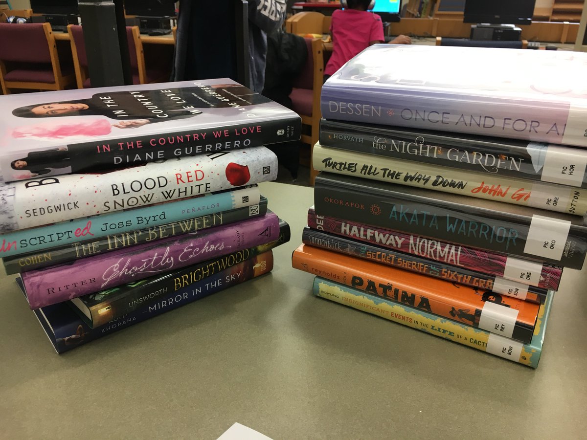DMS_Library's tweet photo. I feel like I'm drowning in new books #humblebrag #firstworldlibraryproblems #hayslib #freshbooks #comeandgetem https://t.co/47hp70IpMq
