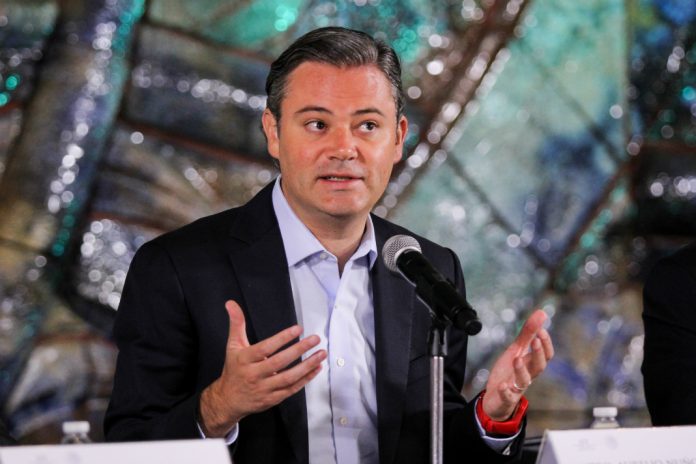 LaRazon_mx's tweet photo. #AMLO no puede gobernar, es autoritario y tiene mentalidad del siglo 19, asegura @aurelionuno https://t.co/CPrMRtmWqa https://t.co/QERYz6GhIS