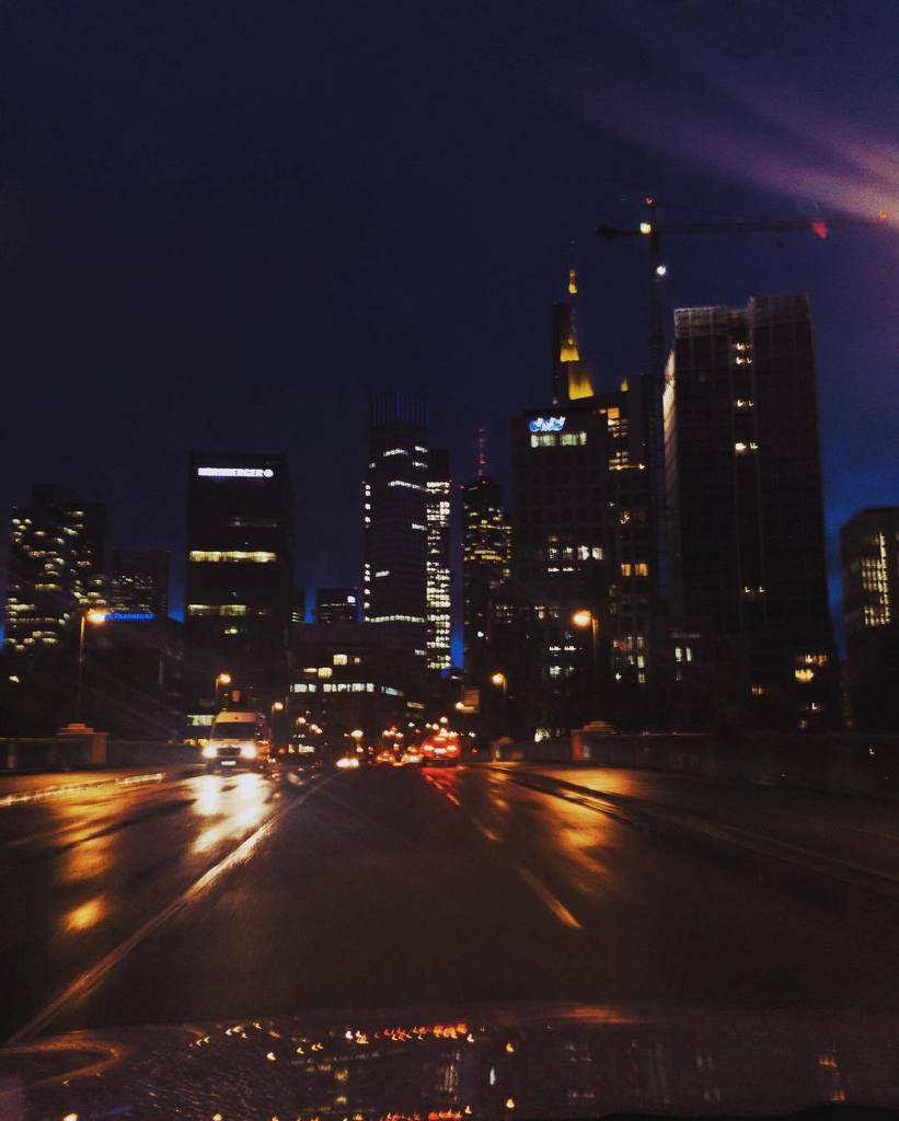 RUNFFM's tweet photo. Immer wieder episch, diese Stadt! 🌃
.
.
.
.
.
#runffm #frankfurt #ffm #ffmduschoene #sky #skyline #night auf Instagram gepostet: https://t.co/uN6zUf9rI4 https://t.co/s84NxQqwLf