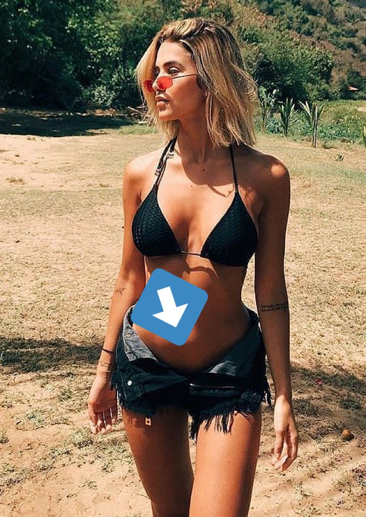 Dudu's tweet photo. Que bom que a nova moda das blogueiras é abrir o zíper depois de comer muito eu já fazia antes  https://t.co/IuTY7AVO2L