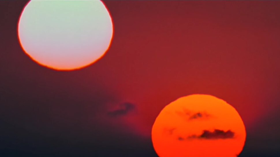 BattleScar_'s tweet image. Kylo Ren stands on the same location as Uncle Luke after looking up at the two suns tears began to fall out his eyes .