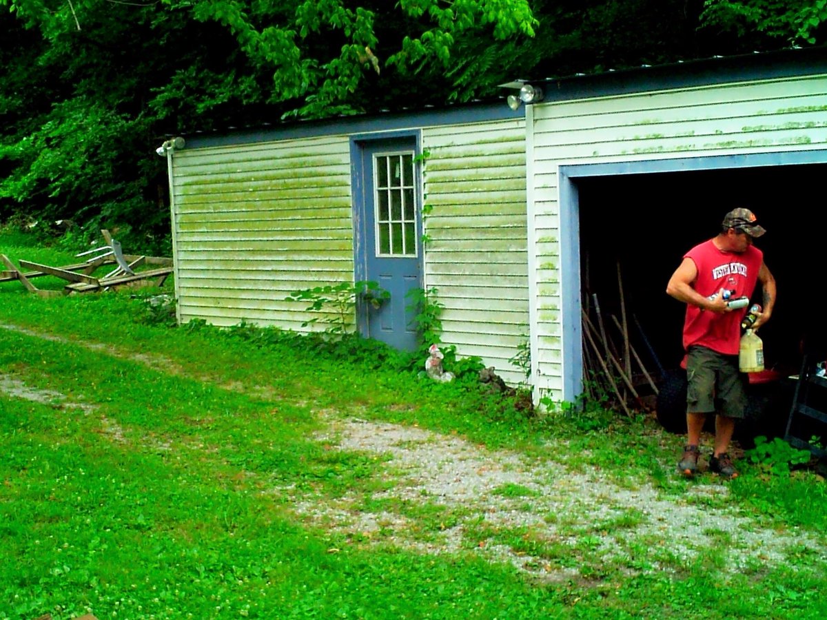WarrenCoSO's tweet photo. The WCSO is asking for help in identifying the subject in the red shirt. The subject was involved in the burglary of a storage building. The WCSO can be contacted at 270-842-1633.  Deputy Evan Cook is the investigating unit. https://t.co/Fcrtu0PQCq
