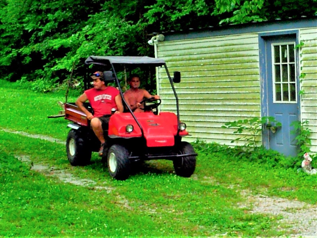 WarrenCoSO's tweet photo. The WCSO is asking for help in identifying the subject in the red shirt. The subject was involved in the burglary of a storage building. The WCSO can be contacted at 270-842-1633.  Deputy Evan Cook is the investigating unit. https://t.co/Fcrtu0PQCq