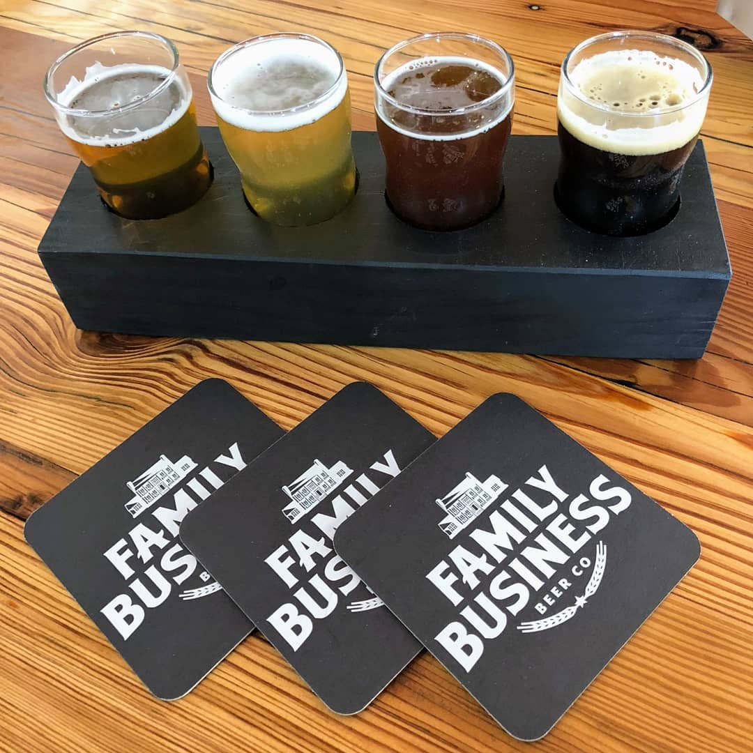 kisalip_'s tweet photo. New pics of @DanneelHarris &amp; @JensenAckles with Executive Editor Sarah Thurmond (from @Austin_Monthly) at @TheFamilyBeer 😊
Source: https://t.co/4cUOPFw9d2 https://t.co/PdrCB18xi2