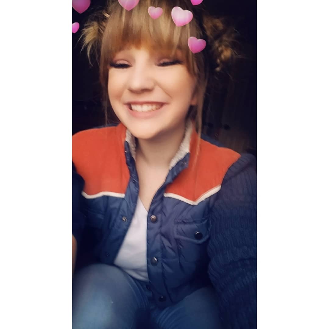 _laylers's tweet image. #NewProfilePic 
Smile a while babe💕