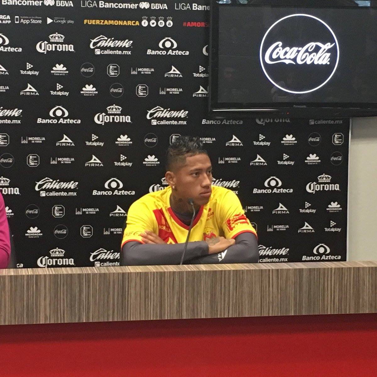 raybaylonok's tweet photo. @FuerzaMonarca con todo su apoyo , sudaré hasta el último aliento ⚽️💪🏻 https://t.co/c2ZHzI0rHx