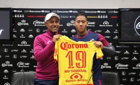 raybaylonok's tweet photo. @FuerzaMonarca con todo su apoyo , sudaré hasta el último aliento ⚽️💪🏻 https://t.co/c2ZHzI0rHx