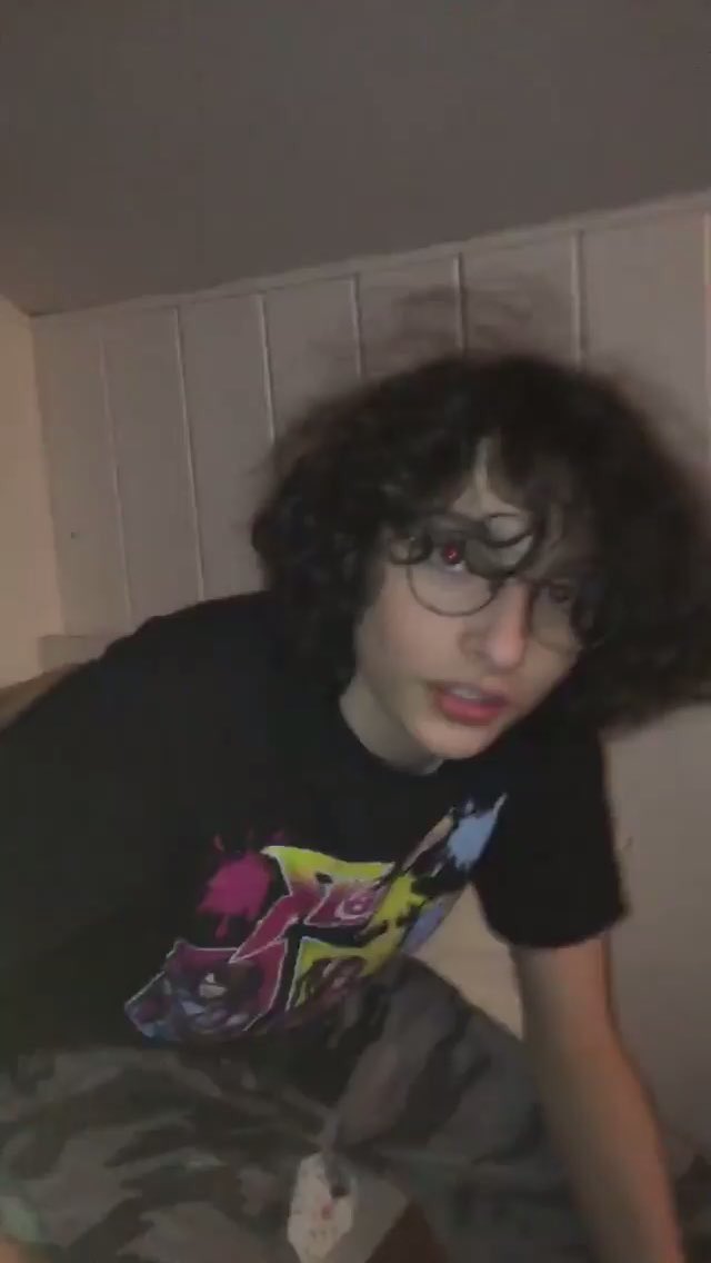 fqces's tweet photo. ...who allowed the kid to wear glasses https://t.co/283kZBQsvk