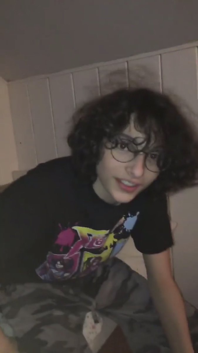 fqces's tweet photo. ...who allowed the kid to wear glasses https://t.co/283kZBQsvk