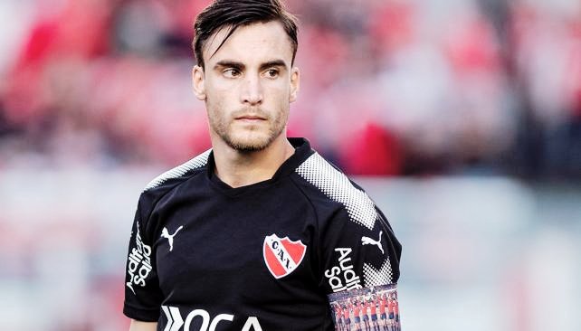 Cande7L's tweet photo. Gracias por tu carácter y liderazgo. Por dejar todo en cada partido. Por tu seriedad y compromiso. Por ir siempre para adelante. Por ser un ejemplo para chicos y grandes. Por defender estos colores con garra y amor hasta el final. POR SER UN CAPITÁN DIGNO DEL ROJO @nico_taglia https://t.co/URI9Vpg8tV