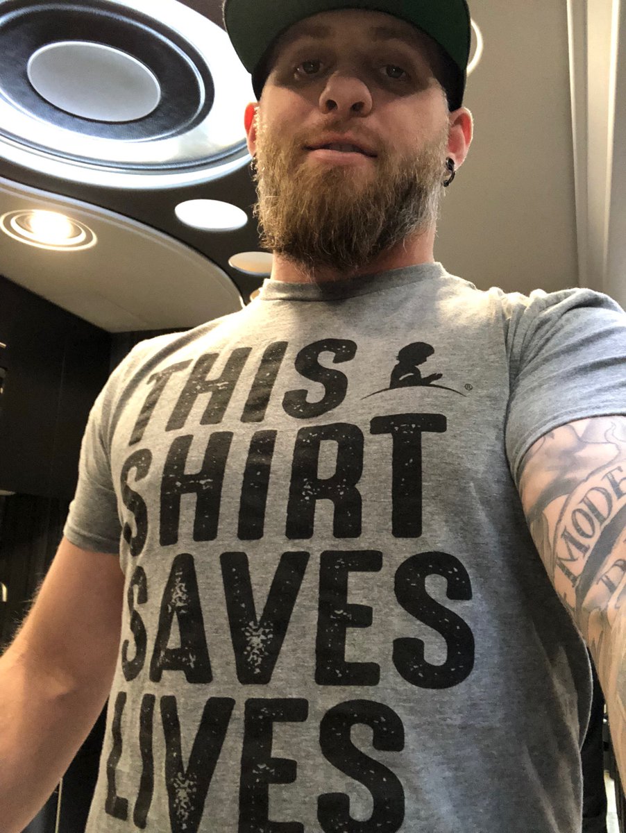 brantleygilbert's tweet photo. Late Christmas gift from myself for someone else.... y’all do some good in the world and start 2018 off right.... go get ya one of these shirts  and save a life.... https://t.co/NyrRxjU7uJ @StJude #ThisShirtSavesLives https://t.co/1uEliKUkWg