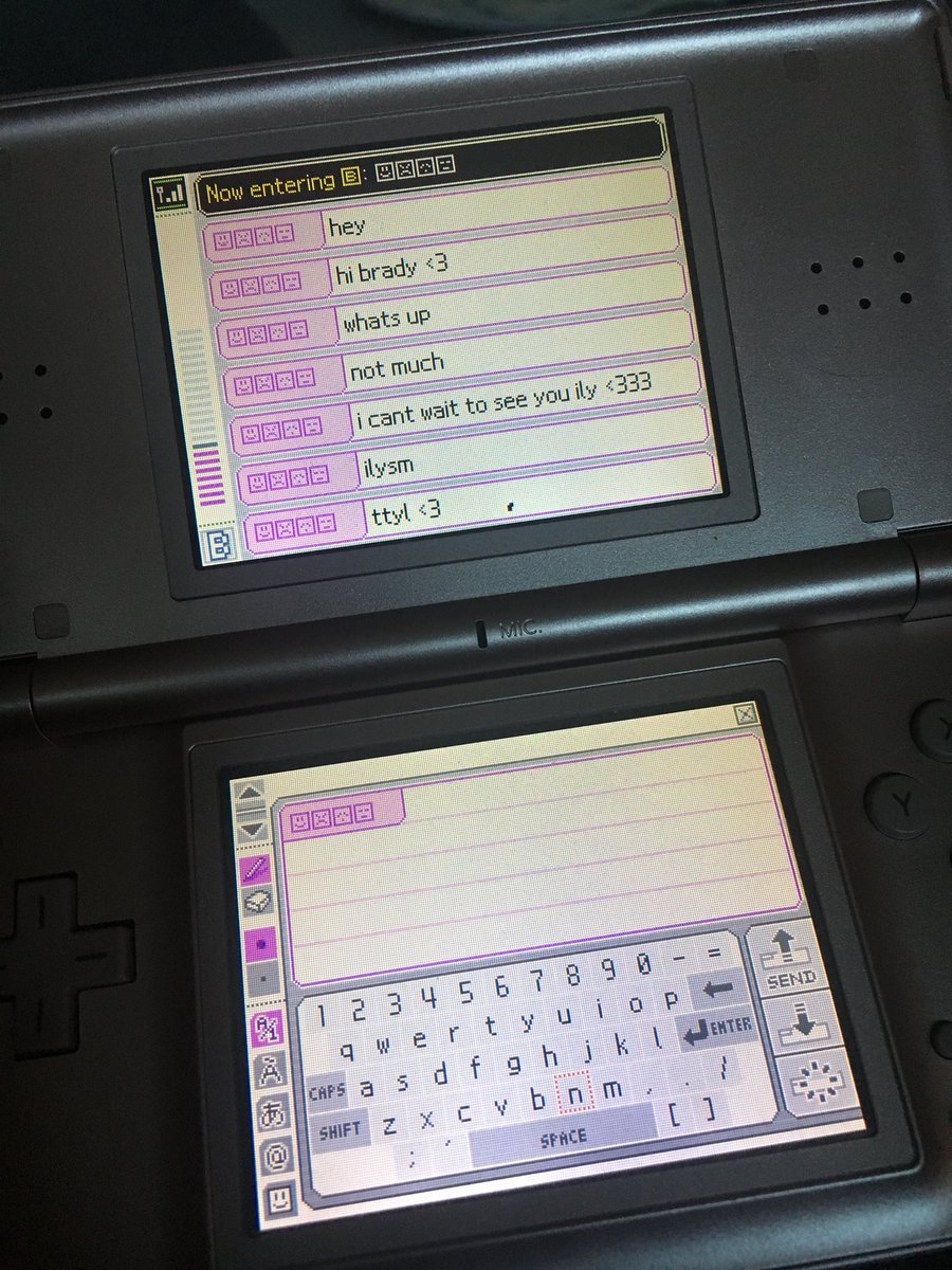 speakingofxans's tweet photo. the tea is that ive been talking to brady on pictochat and were dating <3 https://t.co/BJHq8GcEme