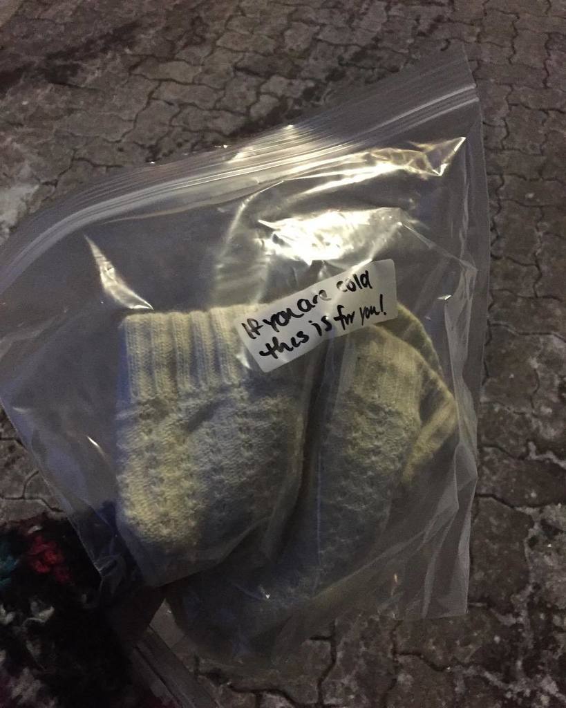 ShannonPratt's tweet photo. Guys! It’s cold out and a storm is coming. I have some extra hats &amp; mitts that I’m posting on poles and trees around town for anyone who is cold and needs a little something more. https://t.co/x0OfFw5KMt https://t.co/FI8EYd0iqc