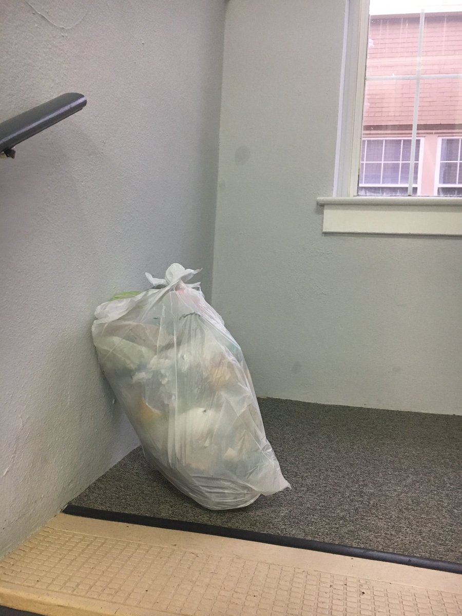 adventuresin2A's tweet photo. Trash or free?? https://t.co/dzHjYCU4zT