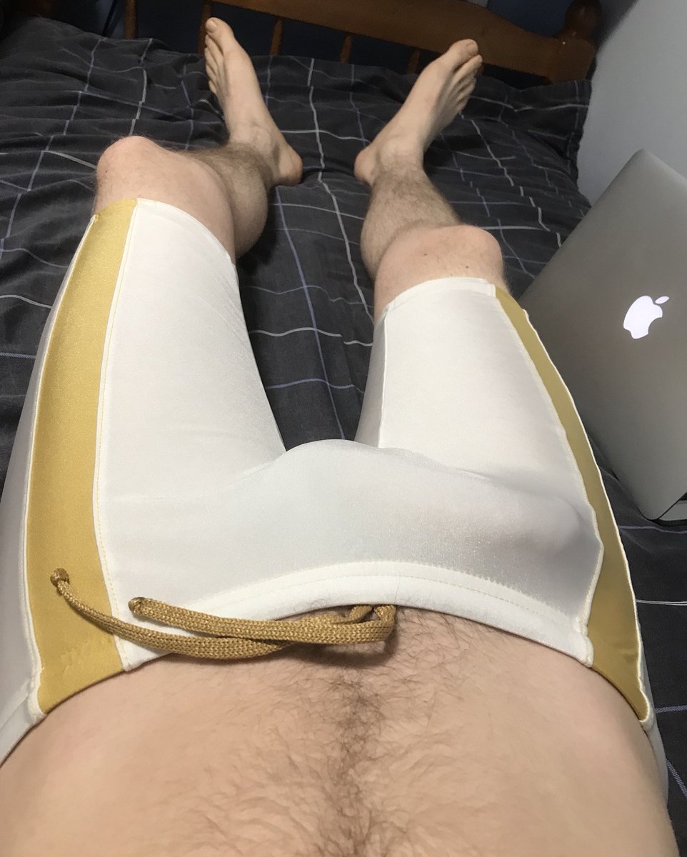 GungeBusted's tweet photo. Home earlier than expected today so would be rude to not try on some of the new lycra... 😈 https://t.co/dXR4pngky0