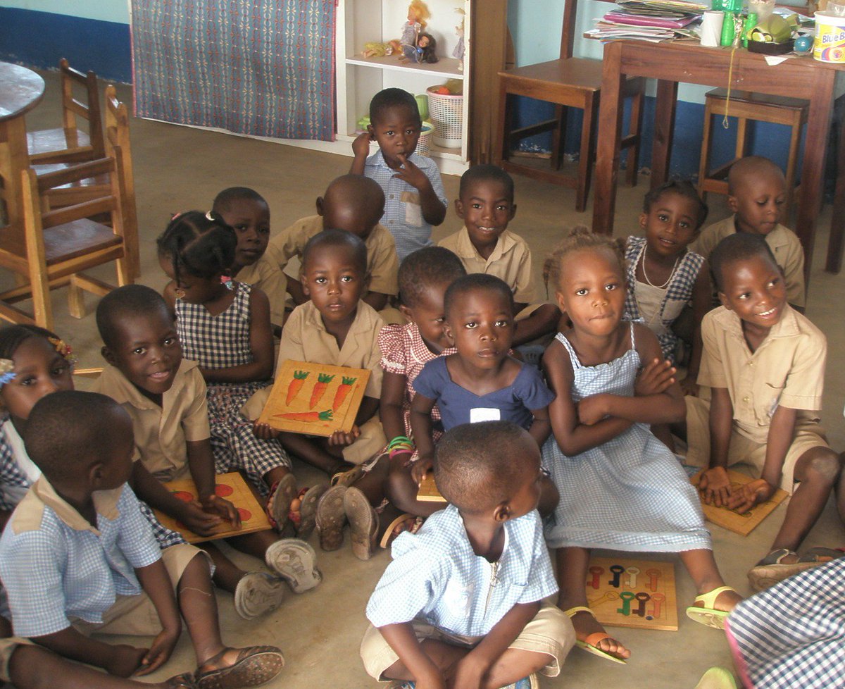 cryptorand's tweet image. My 2 #Ethereum donation will go to Kahankoro School (Ivory Coast). More than 400 kids go there everyday looking to learn, get some food and have fun. If I ever helped you to make money your collaboration will make me happy too: 0x93227CAB31e7b3f801e1FeE9a289d2dA6C5EE81e