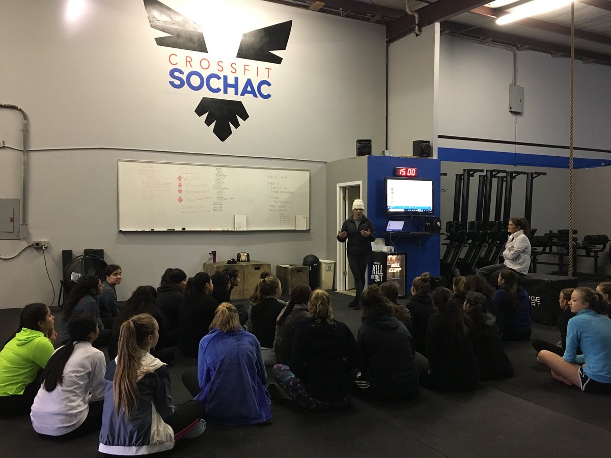 amandaelizondo4's tweet photo. ARS girls learning about Crossfit and how to do rope climbs, pull-ups and deadlifts at their workout this morning! Thank you Crossfit Sochac and Heather Tuley for having us! #StarsSmart #Intersession2018 https://t.co/53YGfWH8GQ