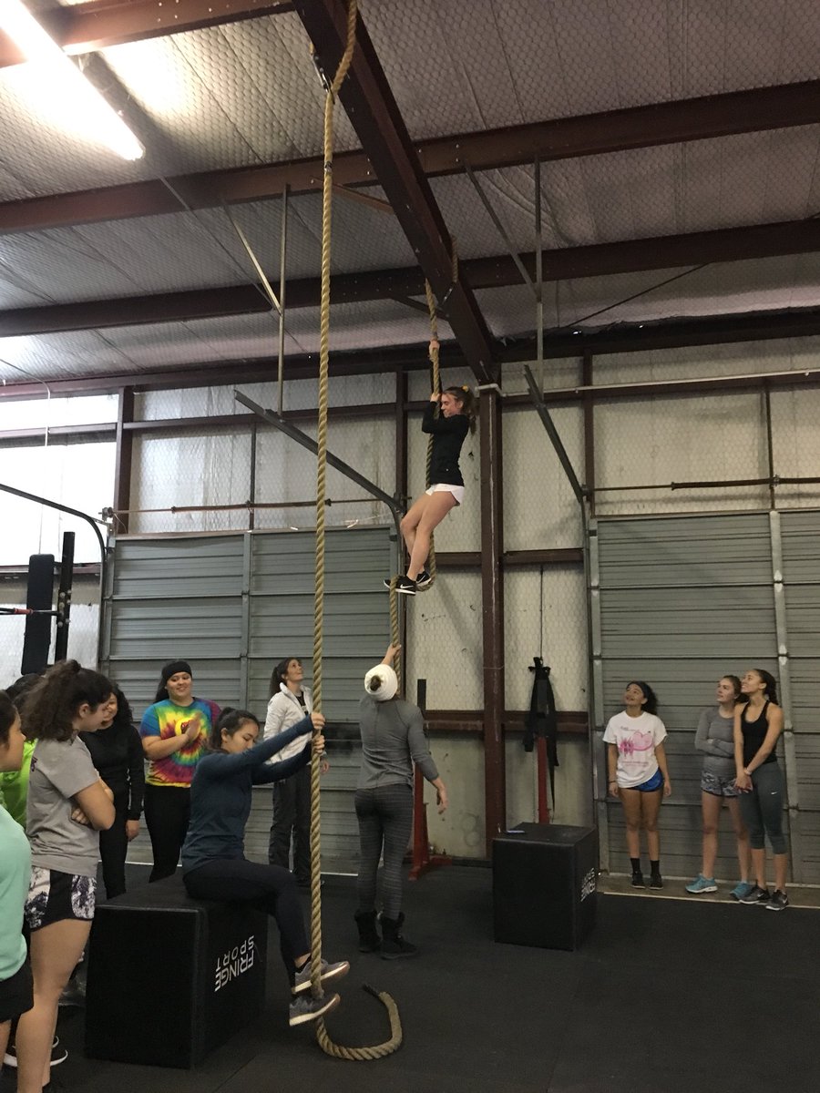 amandaelizondo4's tweet photo. ARS girls learning about Crossfit and how to do rope climbs, pull-ups and deadlifts at their workout this morning! Thank you Crossfit Sochac and Heather Tuley for having us! #StarsSmart #Intersession2018 https://t.co/53YGfWH8GQ