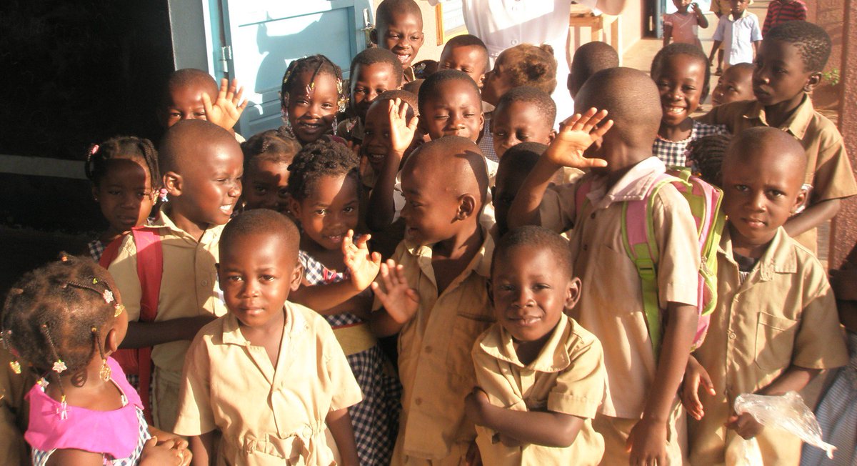 cryptorand's tweet image. My 2 #Ethereum donation will go to Kahankoro School (Ivory Coast). More than 400 kids go there everyday looking to learn, get some food and have fun. If I ever helped you to make money your collaboration will make me happy too: 0x93227CAB31e7b3f801e1FeE9a289d2dA6C5EE81e