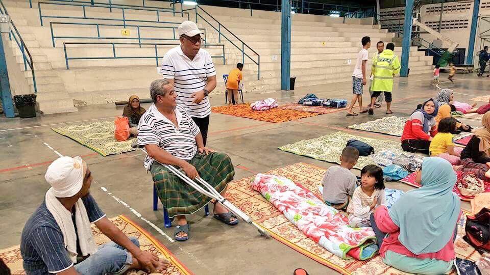 BN4Rakyat's tweet photo. #Banjir DS @AbHamid32 turun untuk bantu mangsa banjir. https://t.co/3eT6zNIjAp Pusat Pemindahan Banjir Dewan JPS Kemunting, PPB di SMK Paya Besar dan di SJK(C) Chung Ching, Kuantan. #Kuantan #P083 https://t.co/UEsVtzF1lq