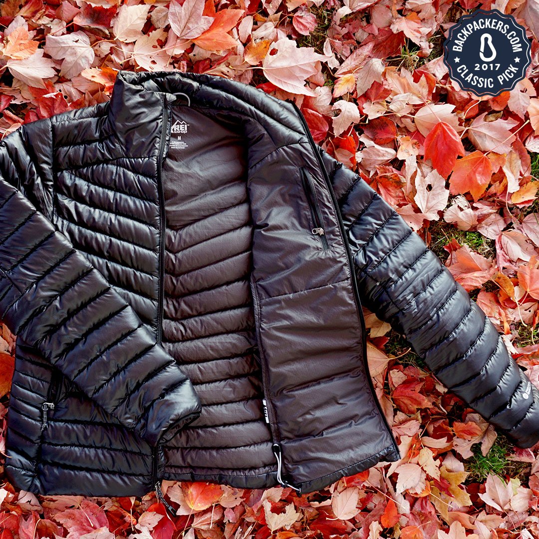 BackpackersCom's tweet photo. Did you hear? Our #ClassicPick award for the #DayHiker and #UrbanHiker went to the @REI Magma 850 #DownJacket. Read here! https://t.co/8Pzd7eDZWk https://t.co/xPelGRQ5OK