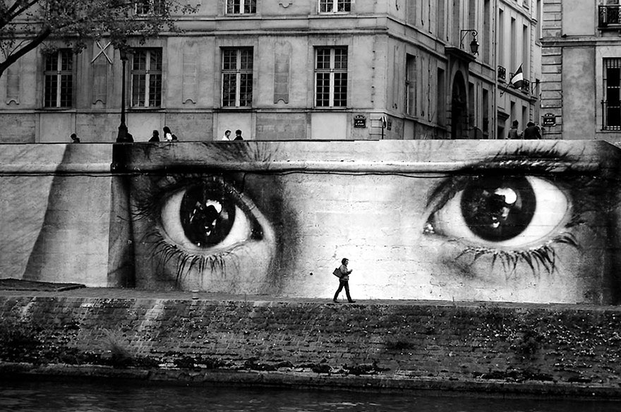 La beauté est dans les yeux 
de celui qui regarde
Oscar Wilde
#StreetArt JR Artiste
Île Saint-Louis - Paris