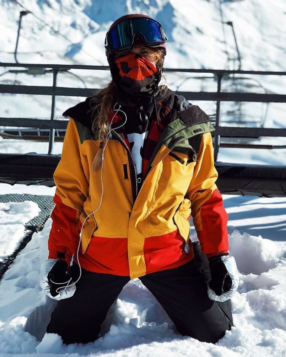 ReggaeKingShop's tweet photo. "Coming in from the Cold" 
@virginiamengual in the #Neff #Rasta Trifecta Jacket. 
Shop this look. Code: IRIE2018 for 18% OFF
https://t.co/zlGuYPpAKu https://t.co/ExflcvmugC