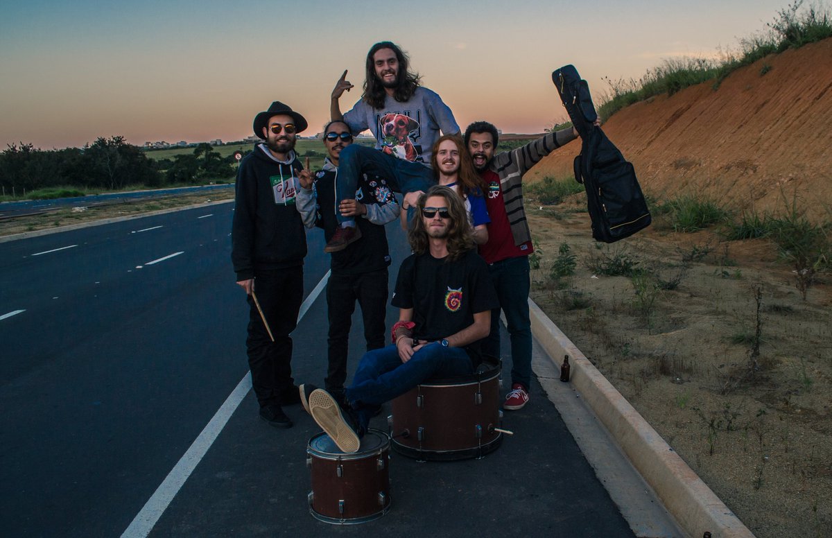 bandaStupid's tweet photo. FELIZ ANIVERSÁRIO 
Hoje o parabéns é em dose dupla!  Nosso baterista Yuri, o mais lindo e dedicado desse Brasil, e nosso sexto membro Yago, dono das fotos mais lendárias dessa banda, completam mais um ano de vida! Vocês são foda! Felicidade é ter vocês ao nosso lado ❤️🔥 https://t.co/Dwt8EuWnj3