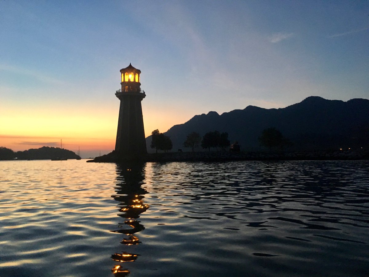 handynomads's tweet photo. Lighthouse at Telaga Harbor , Langkawi, Malaysia https://t.co/bWG6hH9C1V