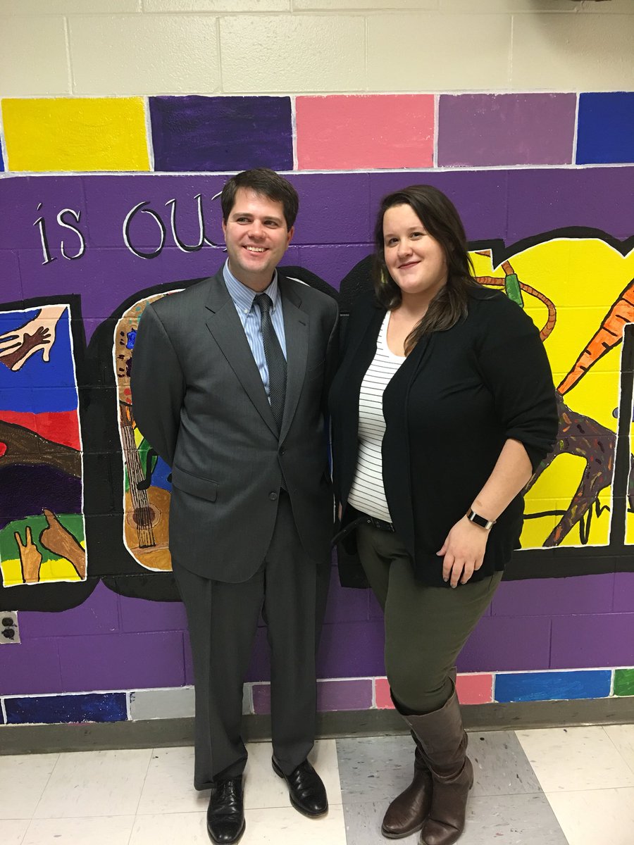 drjbg3's tweet photo. Thank you to Mr. Erbach for his support of @SCESStars. He is HOME with this mural. Ms. Ogeir did a great job with the kids and explaining the process to the crowd!! #oneccps #studentimagination #greatness https://t.co/ozIfgXPR8Z