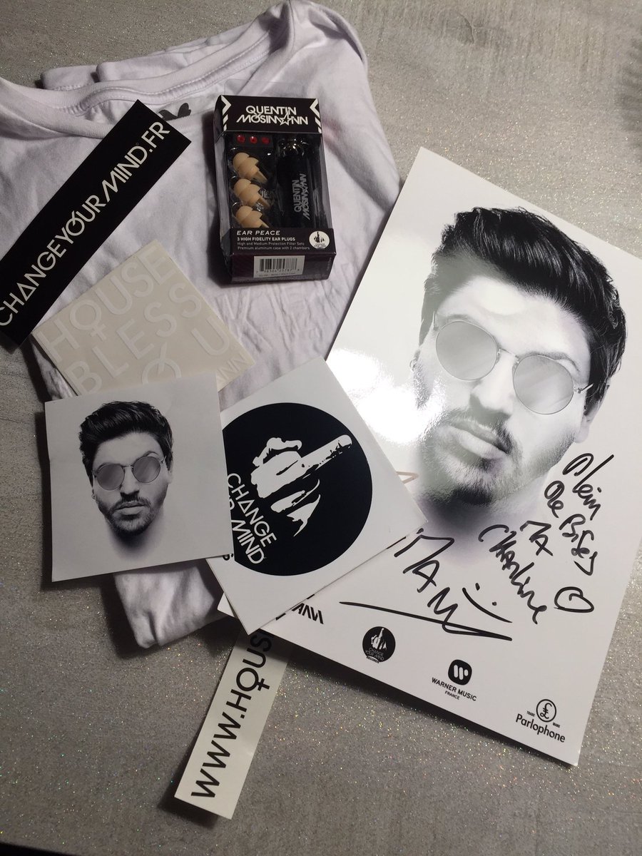 chaarliineee's tweet photo. Recevoir ce genre de colis le jour de son anniversaire ! Merci @quentinmosimann &amp; le fan club ! https://t.co/fMKx91bfYq