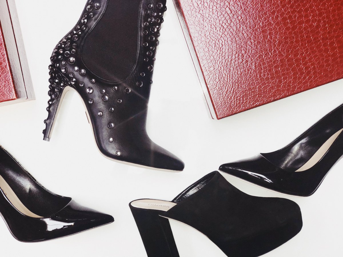 TamaraMellon's tweet photo. Who says you have to wear more color? There’s nothing wrong with a monochrome lineup… my croc boxes add just enough color to your wardrobe. Here's to wearing what you love in 2018. #tmresolutions https://t.co/b1MTj8GK2W