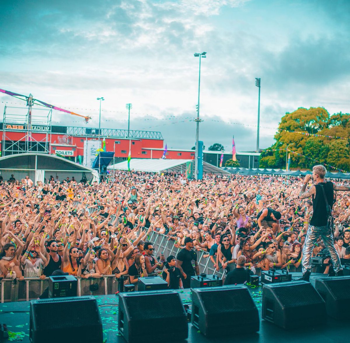 WEST_ENDKIDS's tweet photo. MGK in New Zealand (2)
/#MGK 
/#machinegunkelly https://t.co/sye2ASdMQe