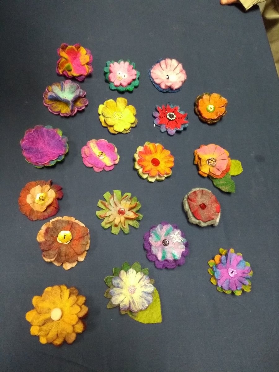 roughcommonwi's tweet photo. Lovely felt flowers thanks to @josiechisholm #felt #womensinstitute #inspiringwomen https://t.co/zDacZvxvZJ