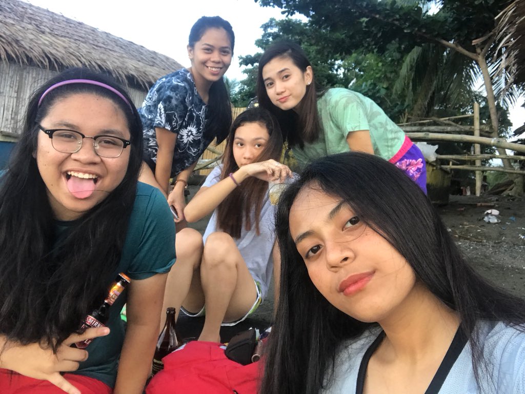 bellieboos's tweet photo. Thennnnnn this dayyyy Ughhh have’nt been 2 the beach in 4eva. It was hella lit till #sakspan HAHAHA but kani na adlaw na close ta tanan 🤙🏼 shoots https://t.co/kQwvxuNOmV
