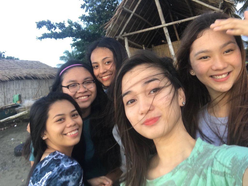 bellieboos's tweet photo. Thennnnnn this dayyyy Ughhh have’nt been 2 the beach in 4eva. It was hella lit till #sakspan HAHAHA but kani na adlaw na close ta tanan 🤙🏼 shoots https://t.co/kQwvxuNOmV