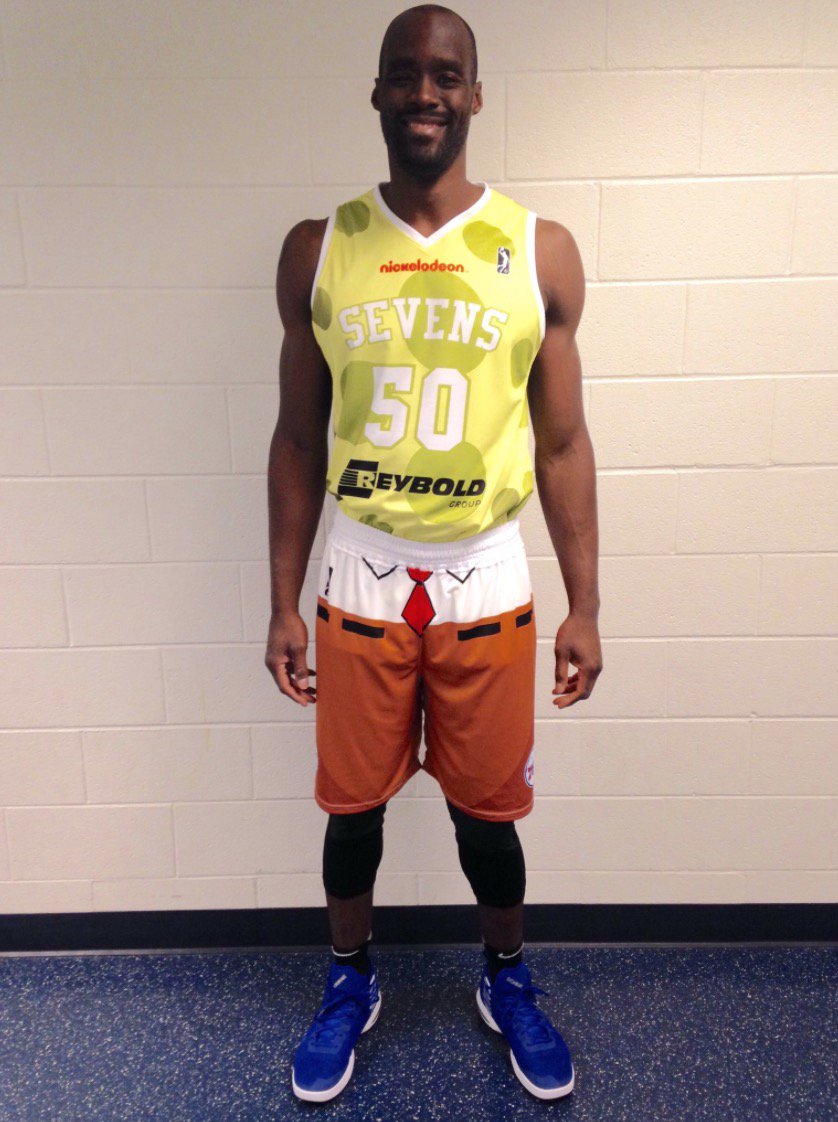 BleacherReport's tweet photo. Emeka Okafor’s ready! 😬 (via @nbagleague) https://t.co/LGq296z9PA