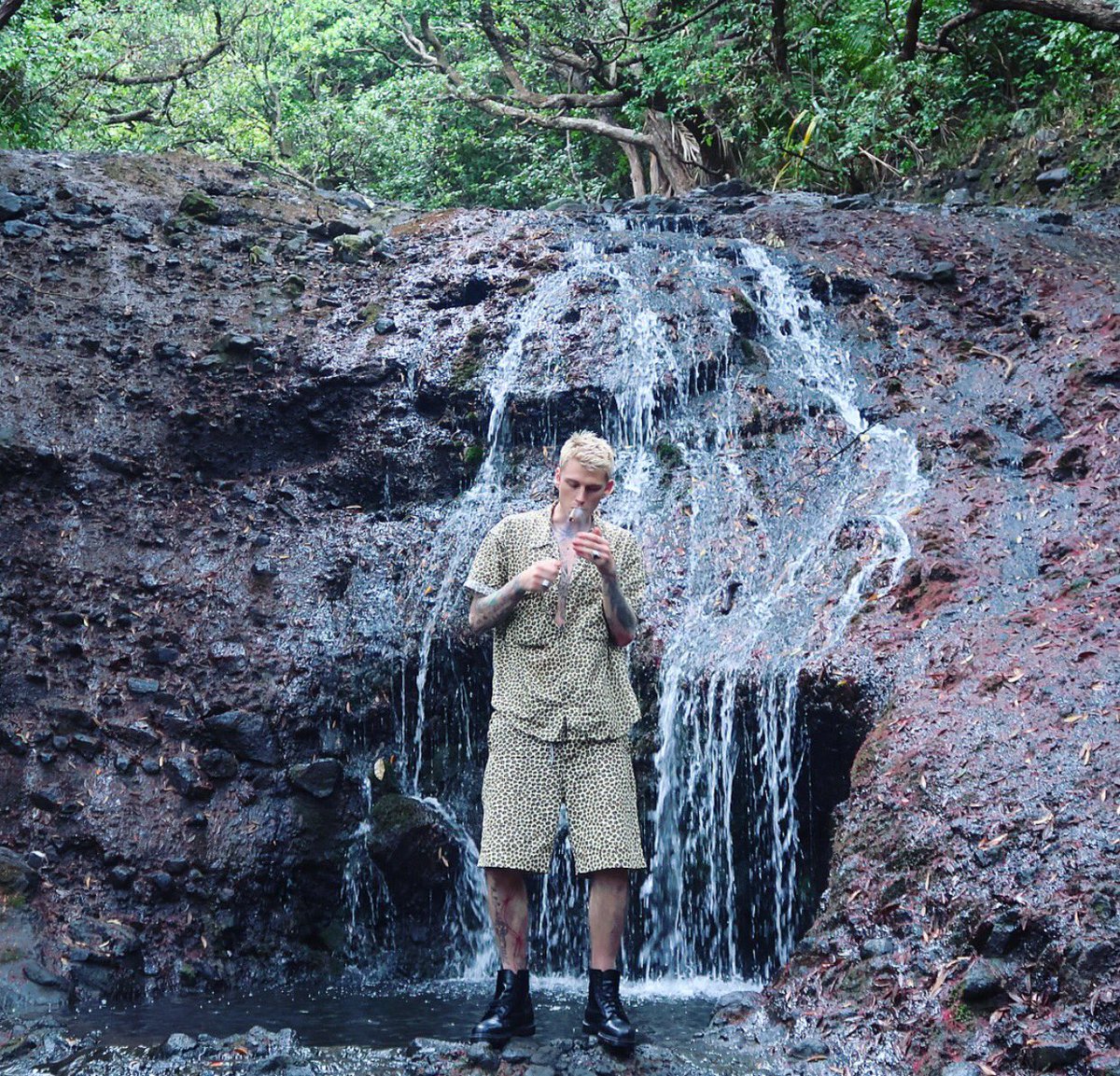 WEST_ENDKIDS's tweet photo. MGK in New Zealand (3)
/#MGK 
/#machinegunkelly https://t.co/CdAFZuJq2l