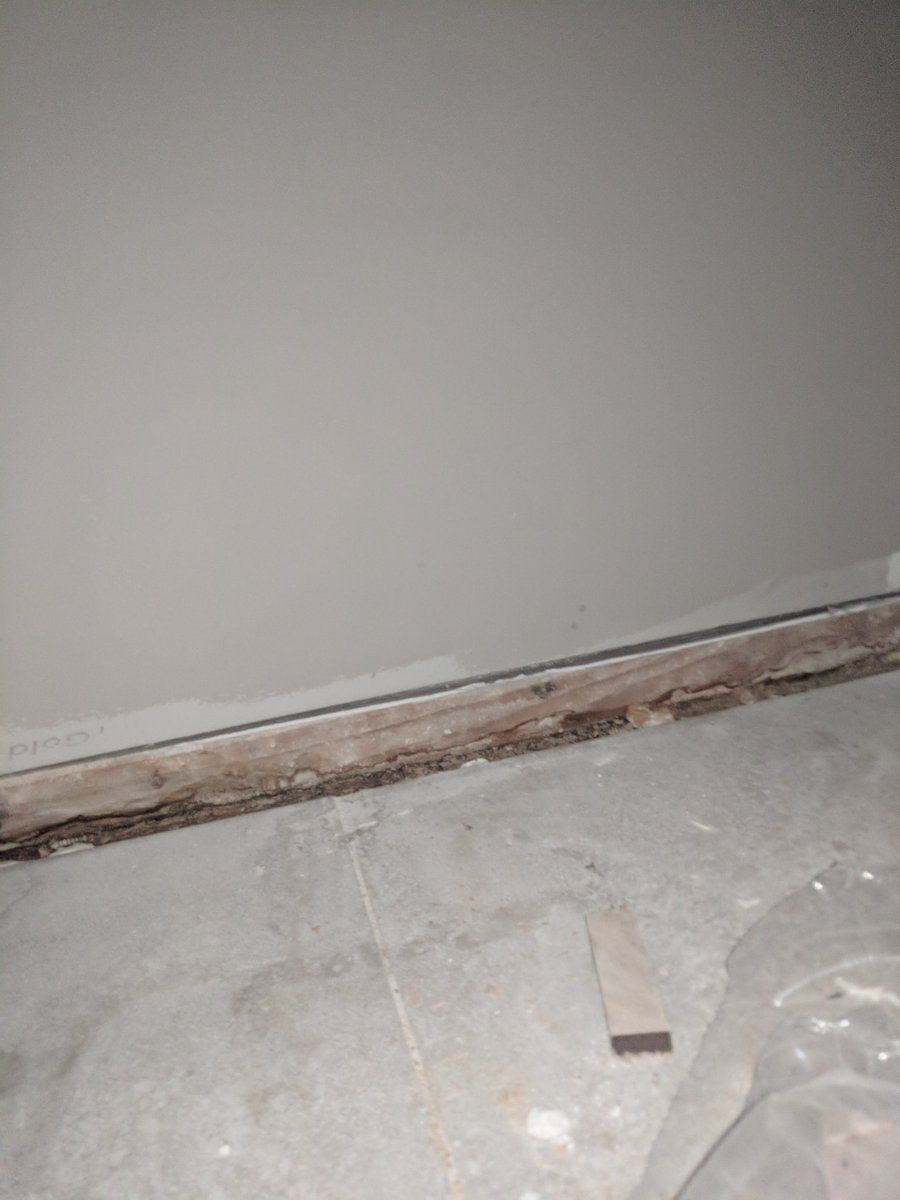 BPking1218's tweet photo. @CrystalHouseVA I lose weight by doing the work your contractors should have done. #contractorproblems #mycrystalhouselife #roachmotel https://t.co/RtySXdPwy0