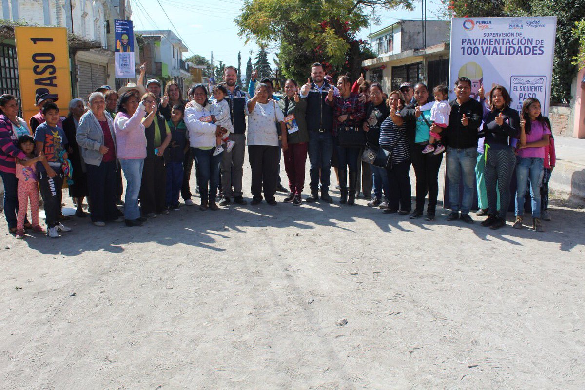 DavidAysa's tweet photo. ¡Seguimos avanzando en la construcción de una #CiudadDeProgreso! Acompañé a @LuisBanck a supervisar labores de pavimentación en las vialidades Cerezos, Azucenas, Naranjos e Iris que beneficiarán a más de 3 mil familias de San Ramón 4ta Sección https://t.co/MCAMHFaXnb