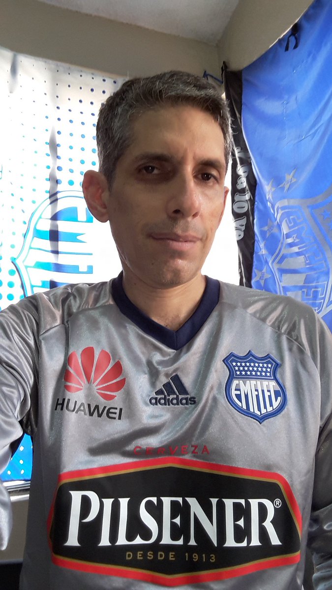 DaniB7anconero's tweet photo. La #finalxdirectv
Una final del @CSEmelec no es lo mismo sino es por Directv
Con @DIRECTVEcuador desde el 2010.
Gracias por la camiseta de la final #Emelec vs #DelfinSC @AdictosaEmelec #EmelecCampeon2017 #vamosxla15 https://t.co/I2BF2pCn1k
