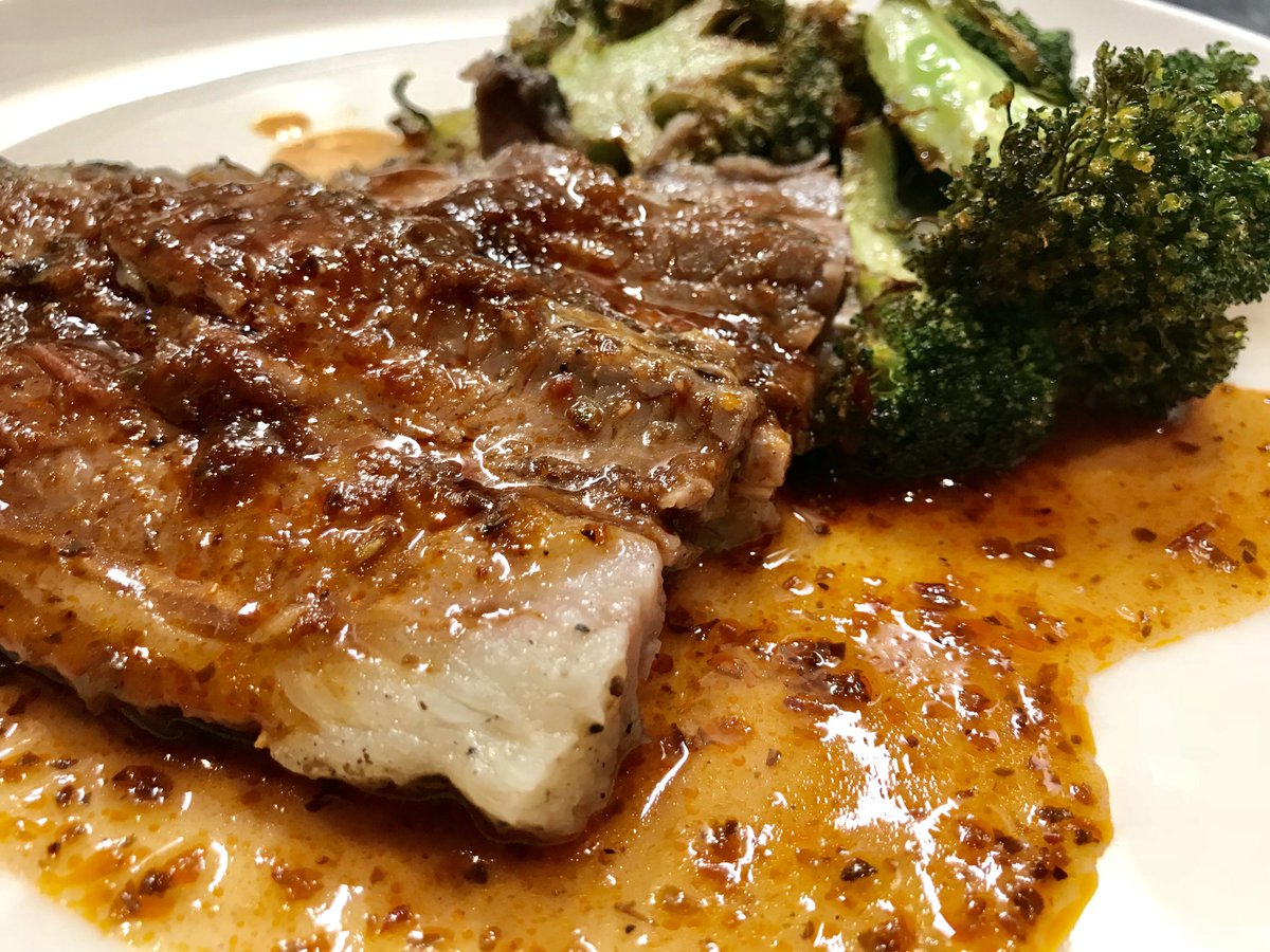 RestauranteLeka's tweet photo. 🥩Pastrami de costilla de ternera, macerada 7 dias en salmuera, luego ahumada con romero y laurel🥦 ¡Ohhh yeah! #inleka #poblenou #poblenougastronomic #barcelona #gastronomia #carn #vedella #broquil #caltomas #foodbcn #restaurant #instafood #foodlovers #menjar #terneraecologica https://t.co/UllfP4ofdT