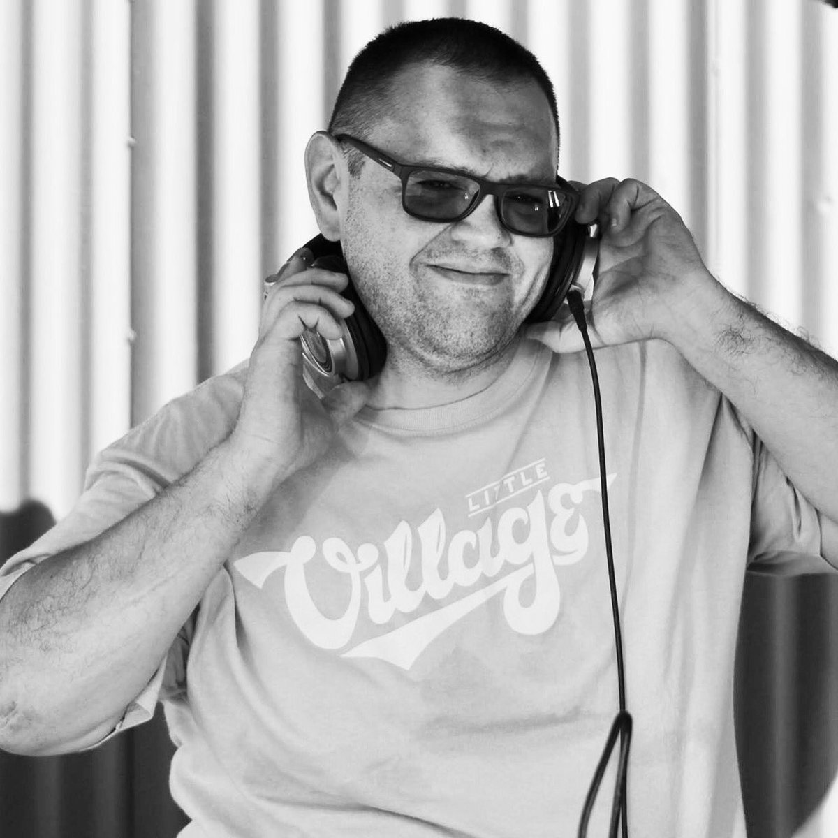 jessedelapena's tweet photo. Check out @dj_greedy Greedy is next on @Vocalo Radio 91.1fm (5-6pm CST) https://t.co/kAKeov2p6x 
#5pmMix https://t.co/Bi0H5thRCP