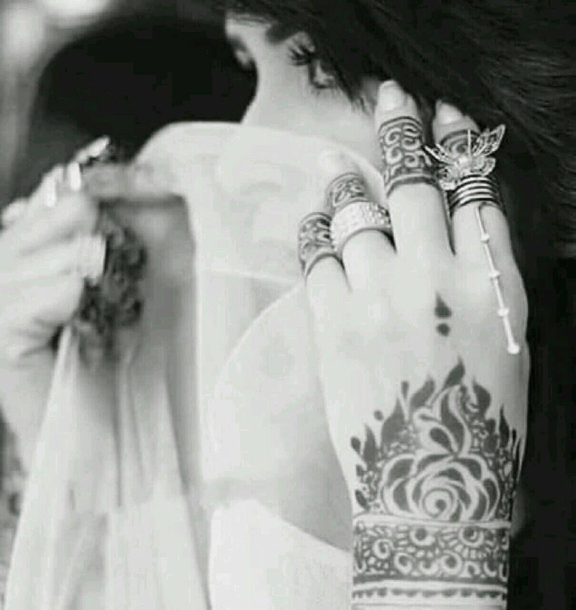 badwya_55's tweet photo. "ما أودّ إخبارك به"
أنك لستُ عابراً كالبقيه 
 فقلبي الذي لايؤمن بالحُب مُطلقاً آمن بك❤️❤️ https://t.co/4RG40qYITy