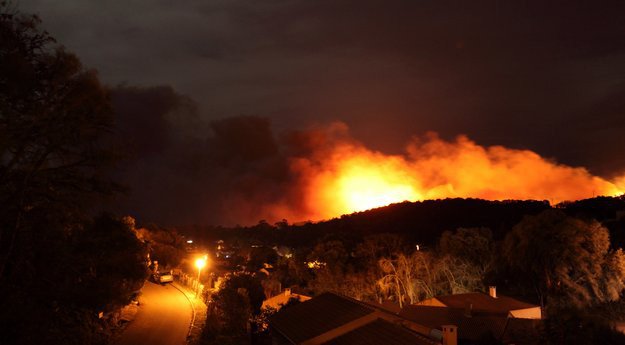 Corse_Matin's tweet photo. ‌⚠️ Le précédent lien ne fonctionnant plus, un nouvel article a été crée, il sera actualisé :
SOLIDARITE : Mise en contact victimes des dégâts du feu et propositions d'aide #FeuCorse https://t.co/00hMsM5pKj https://t.co/OgW3icSmWa