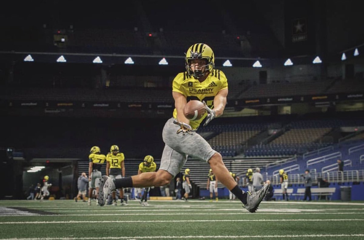 adamfisherfb's tweet photo. Some pretty cool pics of practice this week @Rodrickfisher88 excited to see you tomorrow in SA and watch you play Saturday! https://t.co/c8eRhWSbH3
