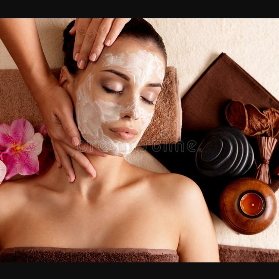 KelliDBeauty's tweet photo. Between the holiday parties, the extra treats,  and staying up late over the holidays,  your skin can take a beating.  #Refresh and #rejuvenate your #skin with a #dermaplaning #facial 💆‍♀️ #treatyoself #skincare #aesthetician https://t.co/25WyKYyEfk